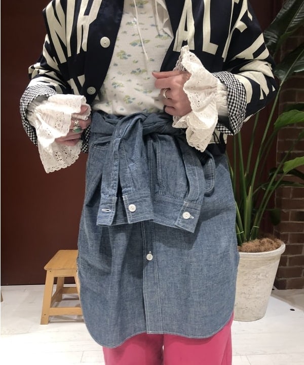 イシイ サオリさんの「BEAMS WOMEN｜BEAMS BOY / ボーイ ニュースペーパー リバーシブル ジャケット」を使ったコーディネート