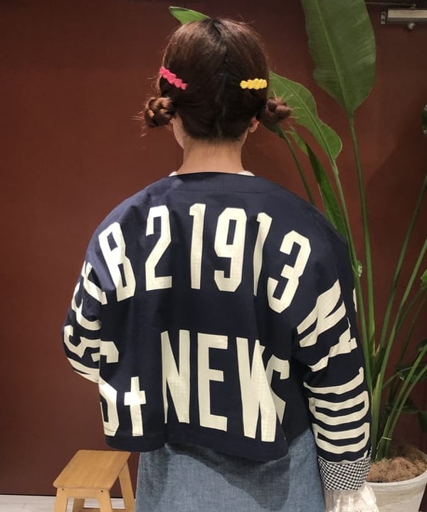 イシイ サオリさんの「BEAMS WOMEN｜BEAMS BOY / ボーイ ニュースペーパー リバーシブル ジャケット」を使ったコーディネート