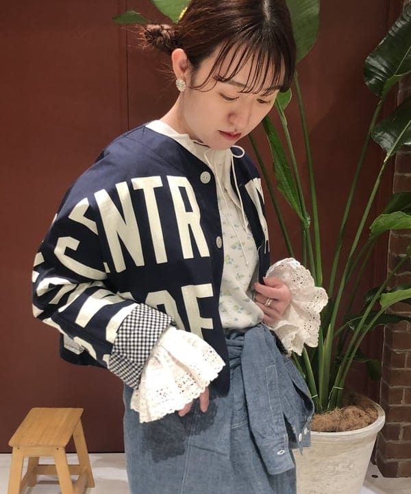 イシイ サオリさんの「BEAMS WOMEN｜BEAMS BOY / ボーイ ニュースペーパー リバーシブル ジャケット」を使ったコーディネート