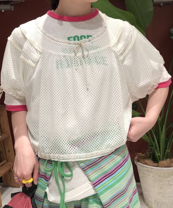 イシイ サオリさんの「BEAMS WOMEN｜BEAMS BOY / ボーイ プリント リンガー ショートスリーブ Tシャツ」を使ったコーディネート