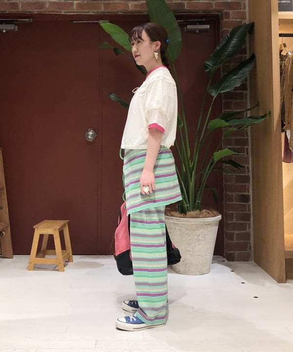 イシイ サオリさんの「BEAMS WOMEN｜BEAMS BOY / ボーイ プリント リンガー ショートスリーブ Tシャツ」を使ったコーディネート