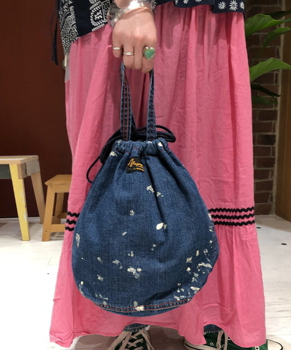 イシイ サオリさんの「BEAMS WOMEN｜BEAMS BOY / エンブロイダリー クルー Tシャツ 22SS」を使ったコーディネート