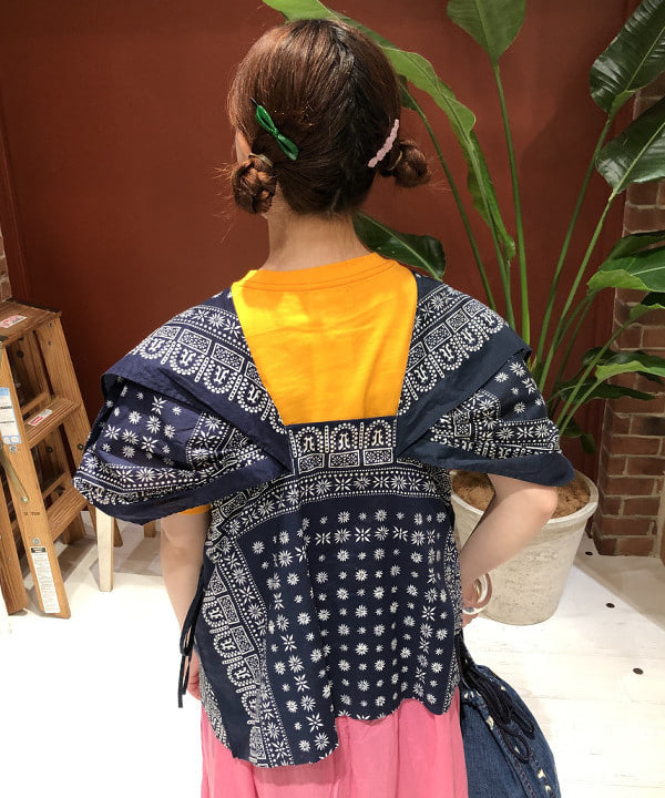 イシイ サオリさんの「BEAMS WOMEN｜BEAMS BOY / エンブロイダリー クルー Tシャツ 22SS」を使ったコーディネート