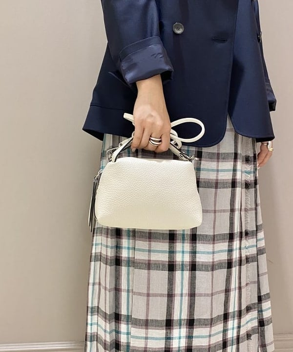 横川 真理奈さんの「BEAMS WOMEN｜SLOANE / コットン天竺  Tシャツ」を使ったコーディネート