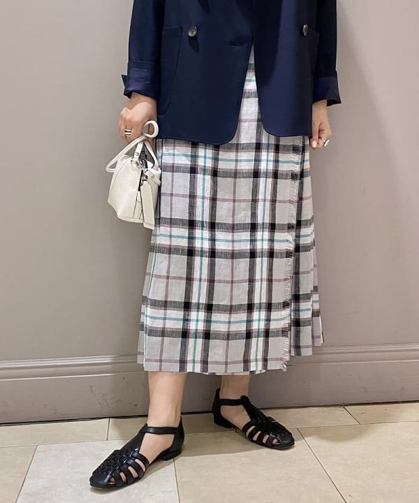 横川 真理奈さんの「BEAMS WOMEN｜SLOANE / コットン天竺  Tシャツ」を使ったコーディネート