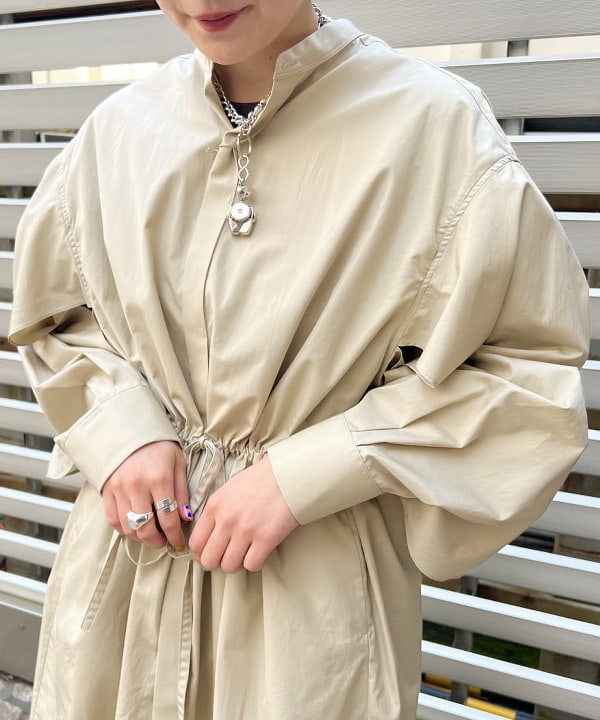 朱華さんの「BEAMS WOMEN｜BEAMS BOY / ポリエステル ウール シンチ バック スラックス」を使ったコーディネート