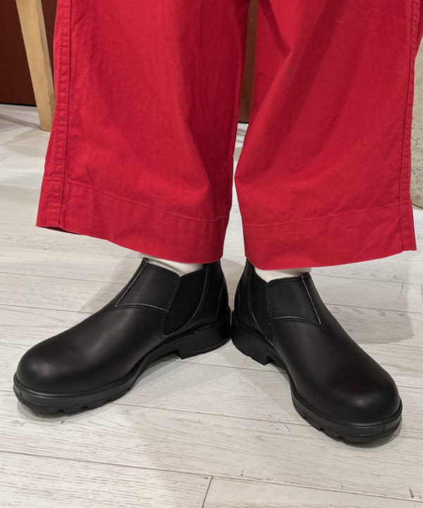ミナミマリコさんの「BEAMS WOMEN｜Blundstone / LOW CUT」を使ったコーディネート
