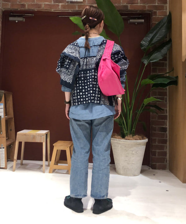 イシイ サオリさんの「BEAMS WOMEN｜BEAMS BOY / ニュースペーパー バッグ ミニ」を使ったコーディネート