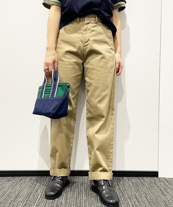 ハルカワエさんの「BEAMS WOMEN｜BUZZ RICKSON'S &times; BEAMS BOY / チノパンツ」を使ったコーディネート