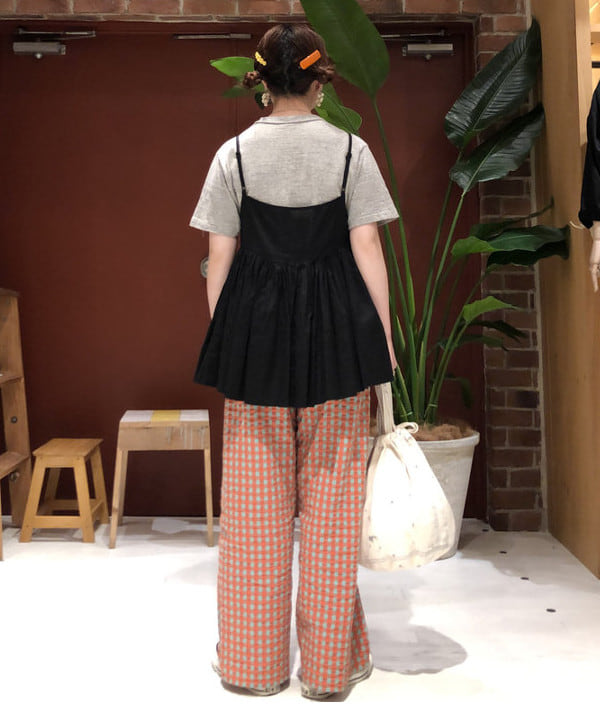 イシイ サオリさんの「BEAMS WOMEN｜WAREHOUSE & CO. / 別注 ステンシル13 Tシャツ」を使ったコーディネート