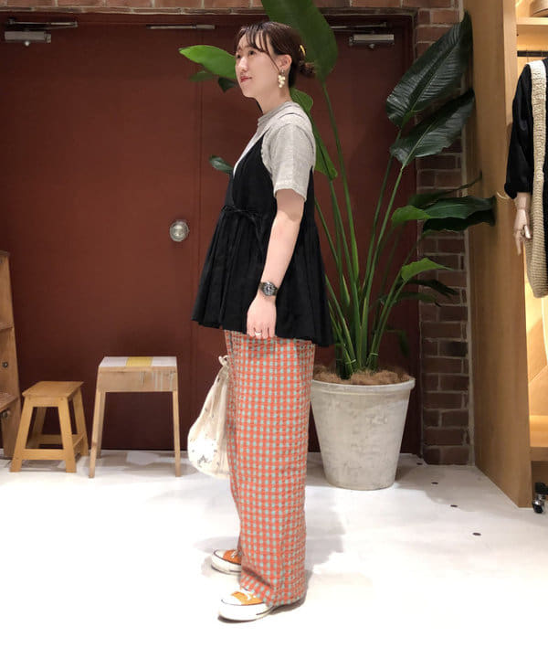 イシイ サオリさんの「BEAMS WOMEN｜WAREHOUSE & CO. / 別注 ステンシル13 Tシャツ」を使ったコーディネート