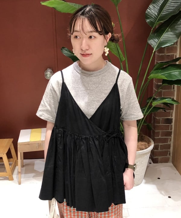 イシイ サオリさんの「BEAMS WOMEN｜WAREHOUSE & CO. / 別注 ステンシル13 Tシャツ」を使ったコーディネート