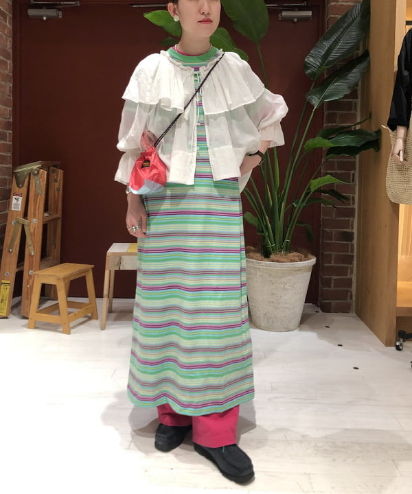 イシイ サオリさんの「BEAMS WOMEN｜BEAMS BOY / コットン ボイル フリルカラー ロングスリーブ シャツ」を使ったコーディネート