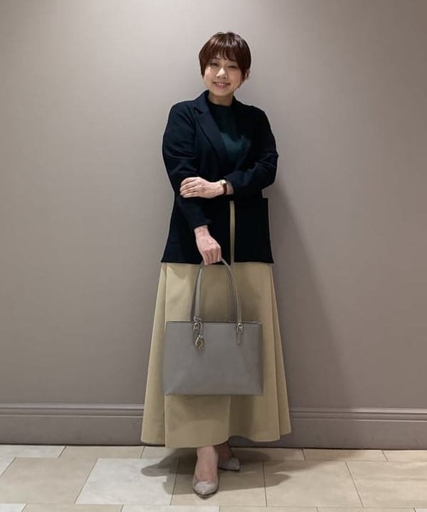 塚越 有紀さんの「BEAMS WOMEN｜Demi-Luxe BEAMS / スエード ポインテッドパンプス」を使ったコーディネート