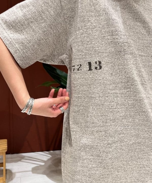 ミナミマリコさんの「BEAMS WOMEN｜WAREHOUSE & CO. / 別注 ステンシル13 Tシャツ」を使ったコーディネート