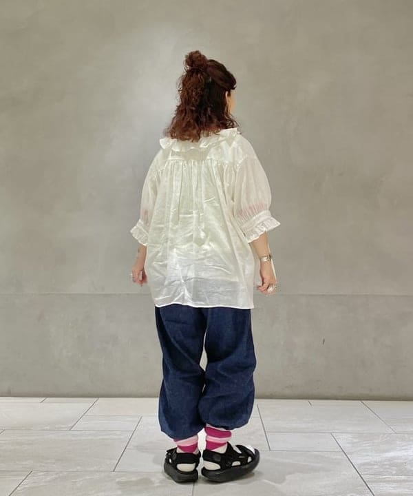 原口 愛さんの「BEAMS WOMEN｜MBT / KISUMU CLASSIC」を使ったコーディネート