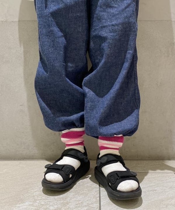 原口 愛さんの「BEAMS WOMEN｜MBT / KISUMU CLASSIC」を使ったコーディネート