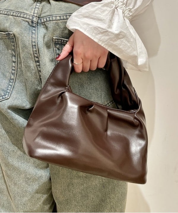 葛岡 七海さんの「BEAMS WOMEN｜ワイド テーパード デニム」を使ったコーディネート