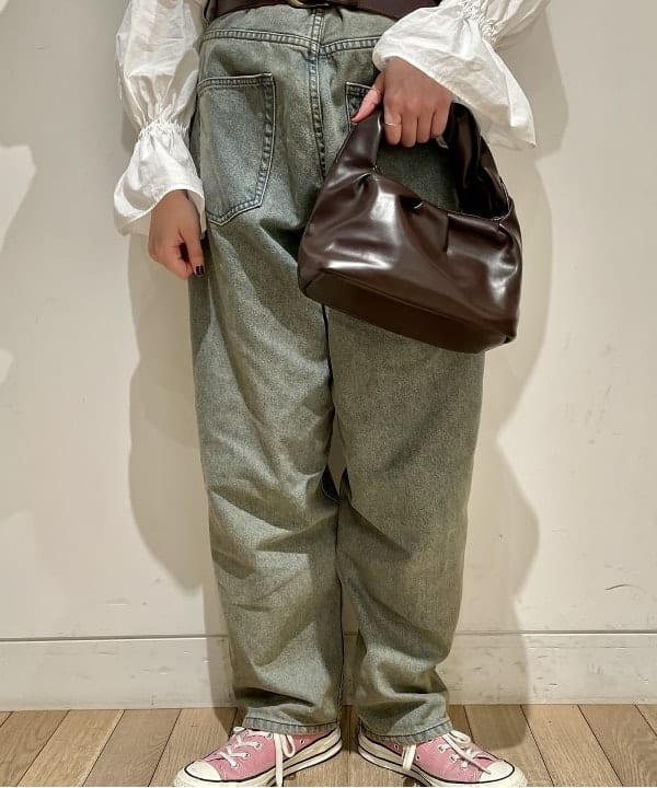 葛岡 七海さんの「BEAMS WOMEN｜ワイド テーパード デニム」を使ったコーディネート