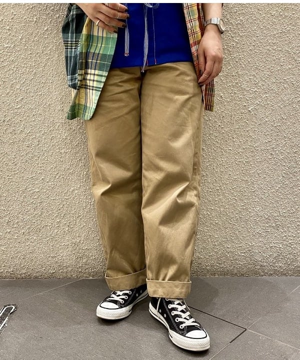 吉野 多恵さんの「BEAMS WOMEN｜BUZZ RICKSON'S &times; BEAMS BOY / チノパンツ」を使ったコーディネート