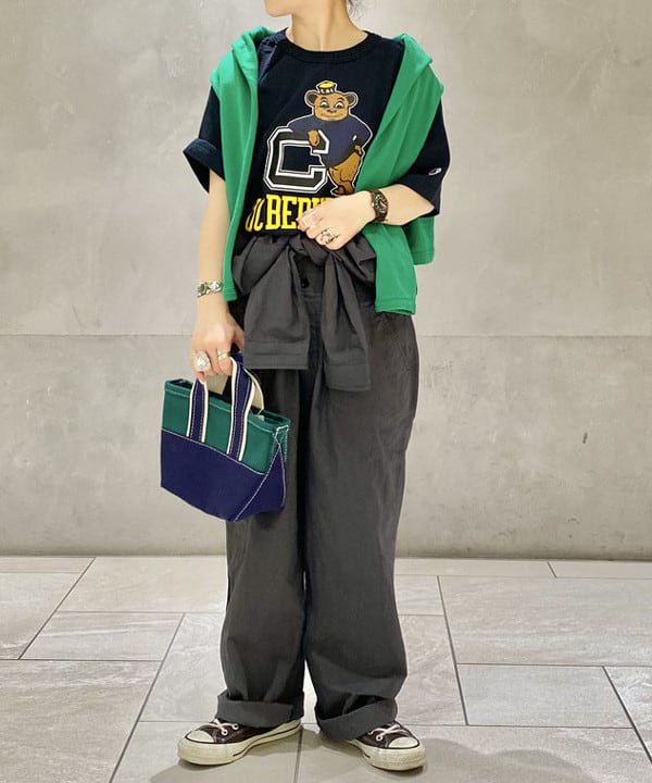 原口 愛さんの「BEAMS WOMEN｜L.L.Bean × BEAMS PLUS ＆ BEAMS BOY / Deep Bottom Deluxe Boat and Tote Mini」を使ったコーディネート