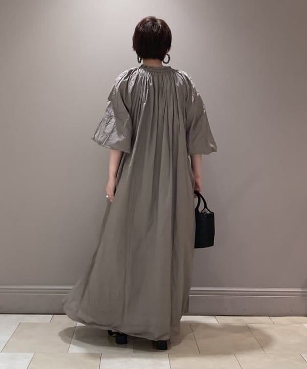 塚越 有紀さんの「BEAMS WOMEN｜Demi-Luxe BEAMS / リングハンドル ミニカゴバッグ」を使ったコーディネート