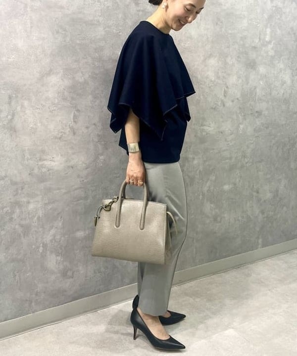 越智 里美さんの「BEAMS WOMEN｜Demi-Luxe BEAMS / ダブルパール イヤリング」を使ったコーディネート