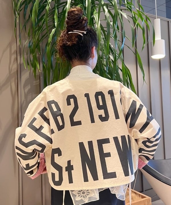 清水 彩乃さんの「BEAMS WOMEN｜BEAMS BOY / ポリエステル ウール シンチ バック スラックス」を使ったコーディネート