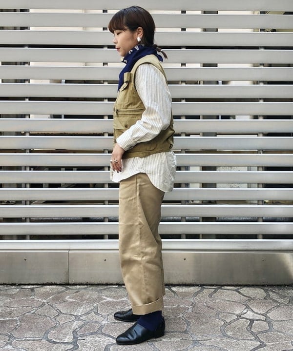 おとむさんの「BEAMS WOMEN｜【別注】BUZZ RICKSON'S / チノパンツ」を使ったコーディネート