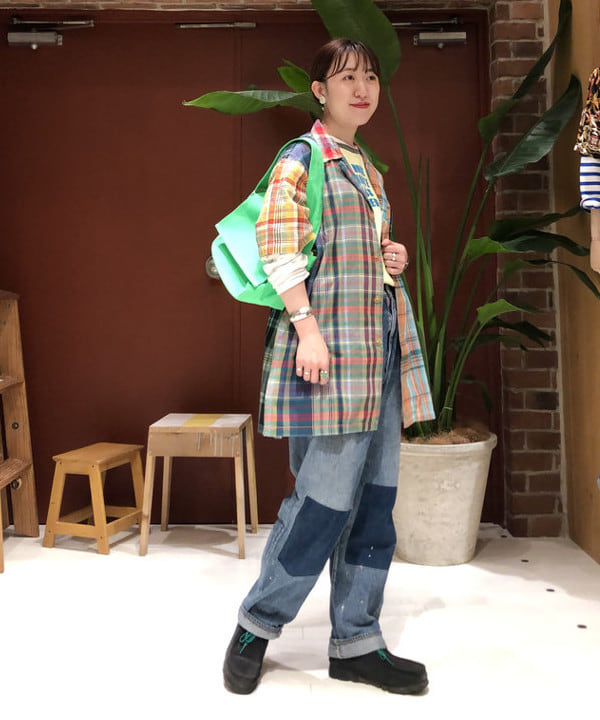 イシイ サオリさんの「BEAMS WOMEN｜BEAMS BOY / マドラスチェック クレイジー ショートスリーブ シャツ」を使ったコーディネート