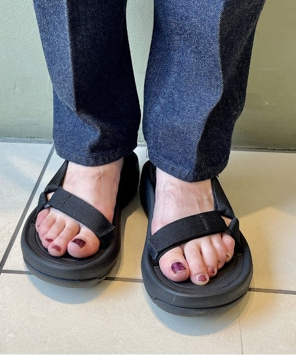葛岡 七海さんの「BEAMS WOMEN｜TEVA / HURRICANE XLT2 AMPSOLE」を使ったコーディネート