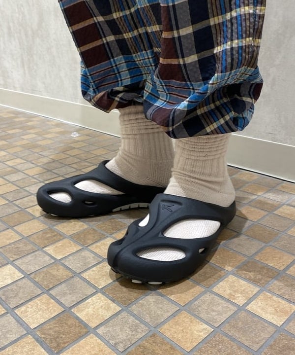 平柳 楓馬さんの「BEAMS WOMEN｜KEEN / シャンティ」を使ったコーディネート