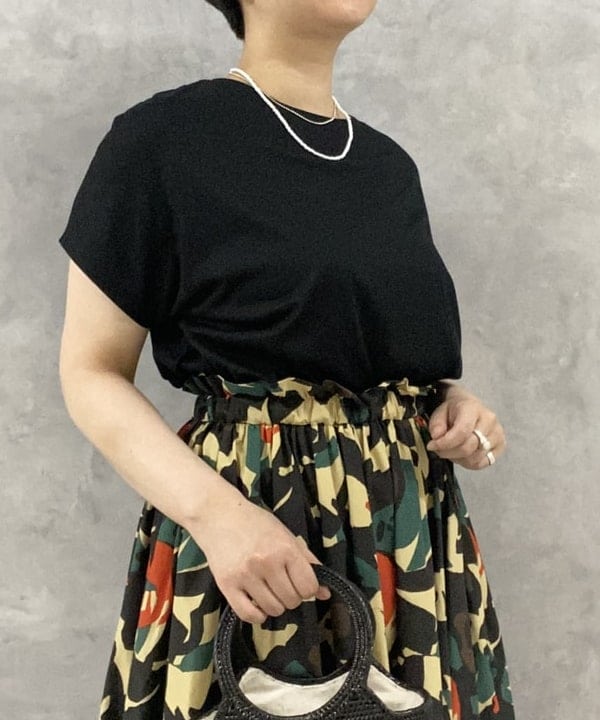 もり ともみさんの「BEAMS WOMEN｜ATON / スビン キャップスリーブ Tシャツ」を使ったコーディネート