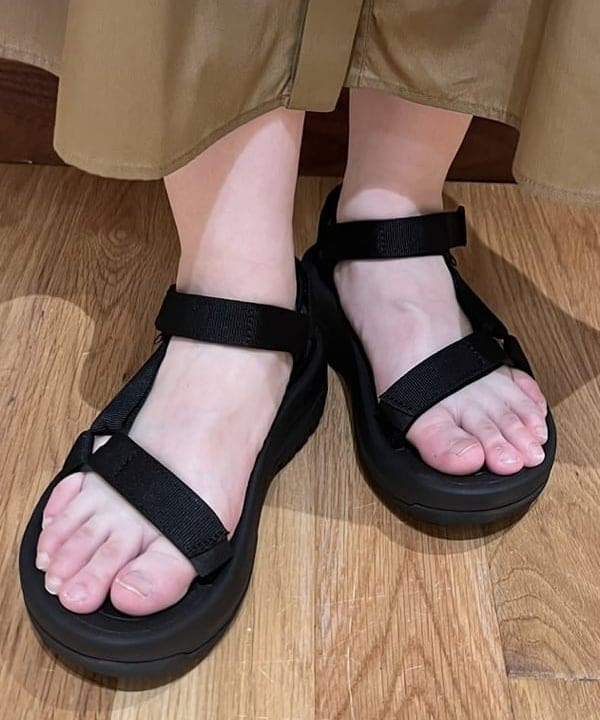 ちりこさんの「BEAMS WOMEN｜TEVA / HURRICANE XLT2 AMPSOLE　スニーカーサンダル 厚底 アウトドア 旅行」を使ったコーディネート