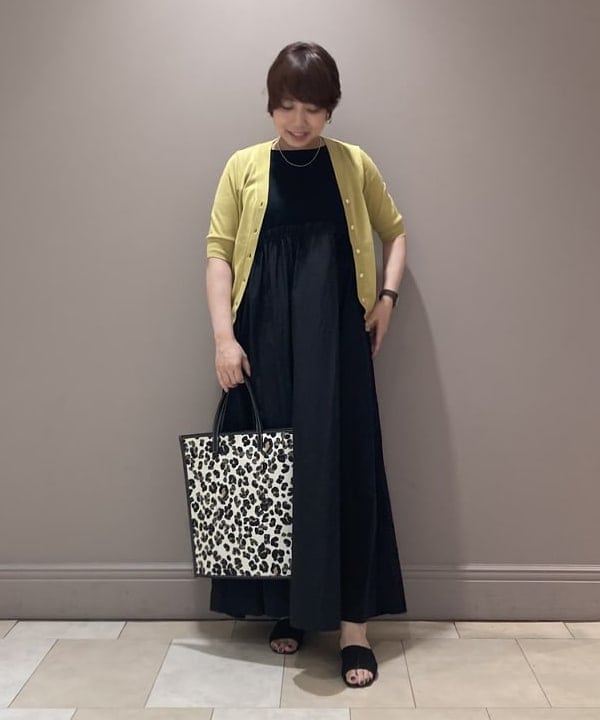 塚越 有紀さんの「BEAMS WOMEN｜【FEEL AND TASTE / flat tote キャンバス レオパード】」を使ったコーディネート