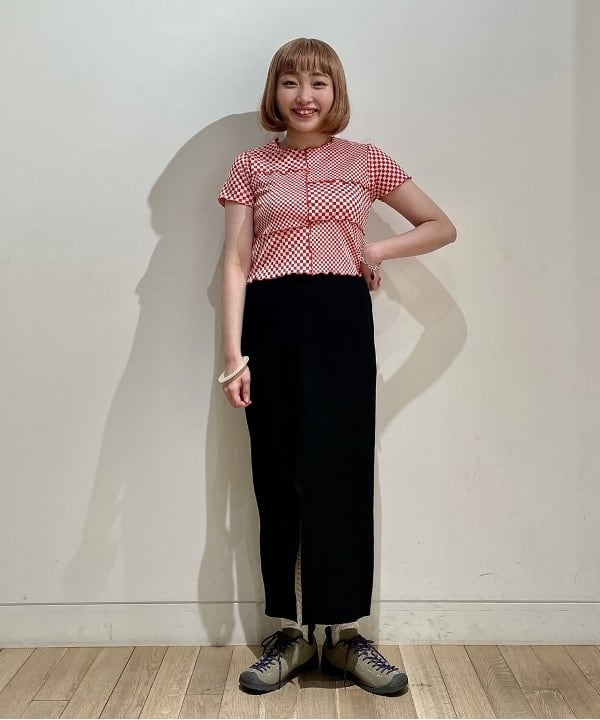 葛岡 七海さんの「BEAMS WOMEN｜BEAMS BOY / カラー アクリル セット ブレスレット」を使ったコーディネート