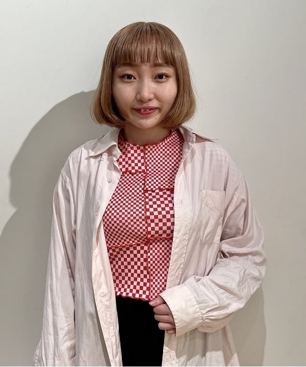 葛岡 七海さんの「BEAMS WOMEN｜BEAMS BOY / カラー アクリル セット ブレスレット」を使ったコーディネート