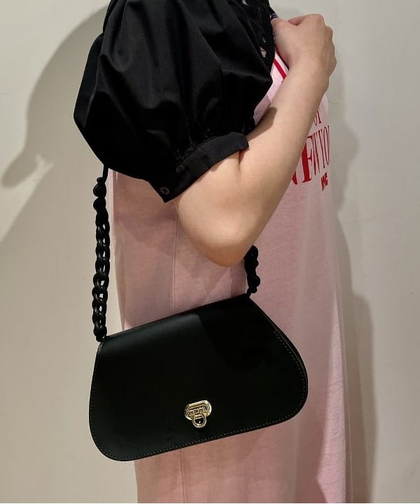 葛岡 七海さんの「BEAMS WOMEN｜▲Dr.Martens / PASCAL 8ホール ブーツ」を使ったコーディネート