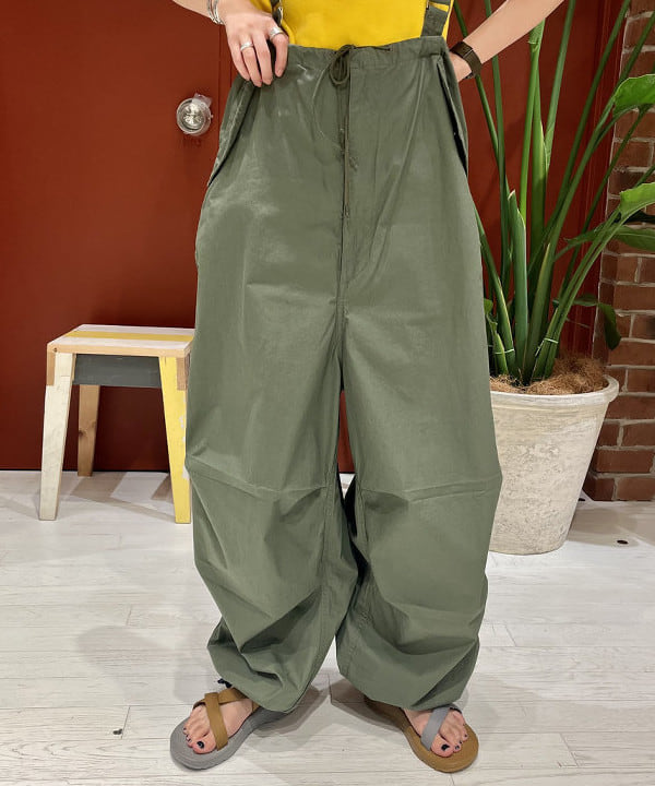 ミナミマリコさんの「BEAMS WOMEN｜BEAMS BOY / US ARMY オーバー パンツ」を使ったコーディネート