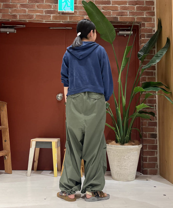 ミナミマリコさんの「BEAMS WOMEN｜BEAMS BOY / US ARMY オーバー パンツ」を使ったコーディネート