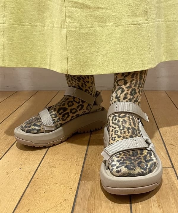 松本 佳菜子さんの「BEAMS WOMEN｜TEVA / HURRICANE XLT2 AMPSOLE　スニーカーサンダル 厚底 アウトドア 旅行」を使ったコーディネート