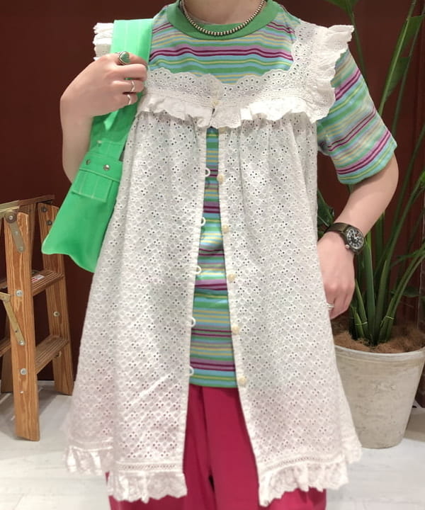 イシイ サオリさんの「BEAMS WOMEN｜BEAMS BOY / ニュースペーパー バッグ ミニ」を使ったコーディネート