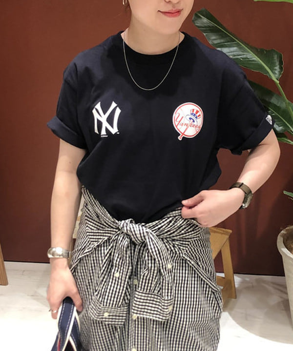 イシイ サオリさんの「BEAMS WOMEN｜NEW ERA &times; BEAMS BOY / 別注 MLB Tシャツ」を使ったコーディネート