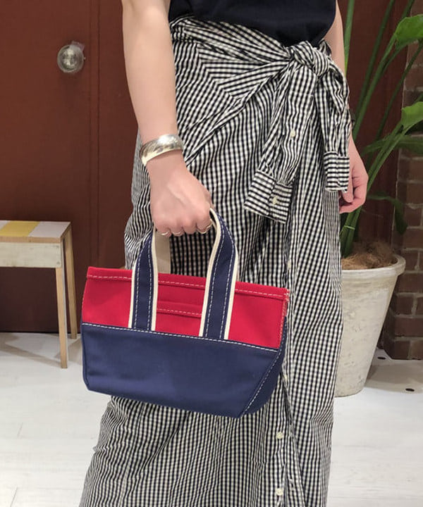 イシイ サオリさんの「BEAMS WOMEN｜NEW ERA &times; BEAMS BOY / 別注 MLB Tシャツ」を使ったコーディネート