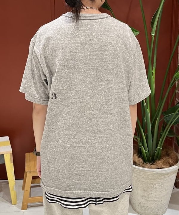 ミナミマリコさんの「BEAMS WOMEN｜WAREHOUSE & CO. / 別注 ステンシル13 Tシャツ」を使ったコーディネート