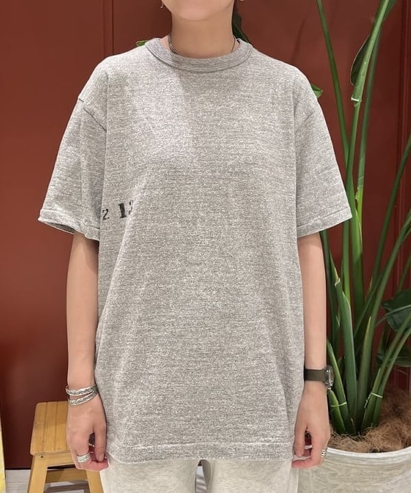 ミナミマリコさんの「BEAMS WOMEN｜WAREHOUSE & CO. / 別注 ステンシル13 Tシャツ」を使ったコーディネート