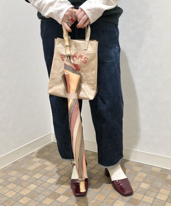 乙藤 侑里さんの「BEAMS WOMEN｜BEAMS BOY / BBロゴ ショップバック」を使ったコーディネート