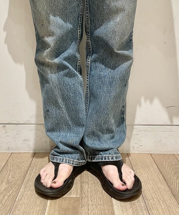 溝口　慶さんの「BEAMS WOMEN｜HOKA ONE ONE / ORA Recovery Flip」を使ったコーディネート