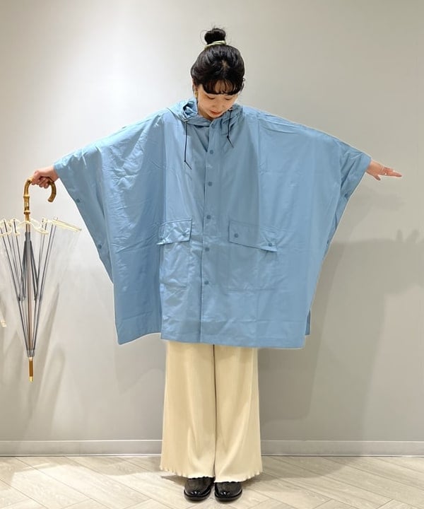中丸　栞さんの「BEAMS WOMEN｜Traditional Weatherwear / バンブー ビニール傘」を使ったコーディネート