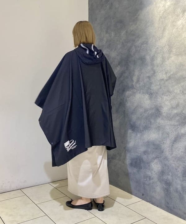丸山 真菜美さんの「BEAMS WOMEN｜Traditional Weatherwear / バンブー ビニール傘」を使ったコーディネート